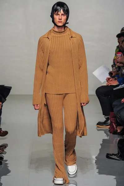Look 15